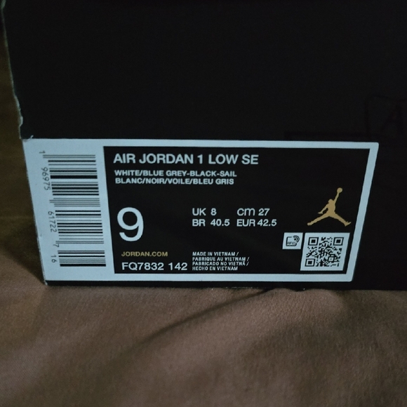 Nike Air Jordan 1 Low SE White Blue Gray Sneakers - Picture 1 of 4